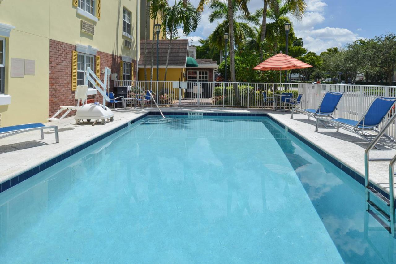 Candlewood Suites Miami Lakes By Ihg Dış mekan fotoğraf